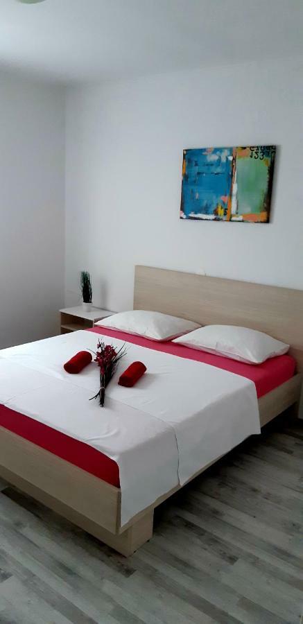 Apartment Ante And Dijana Starigrad Paklenica Bagian luar foto